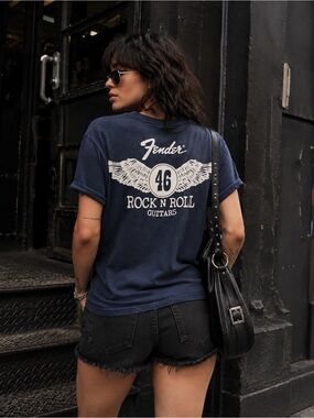 Fender Rock N Roll Graphic Tee
Size Medium - New Without Tags
